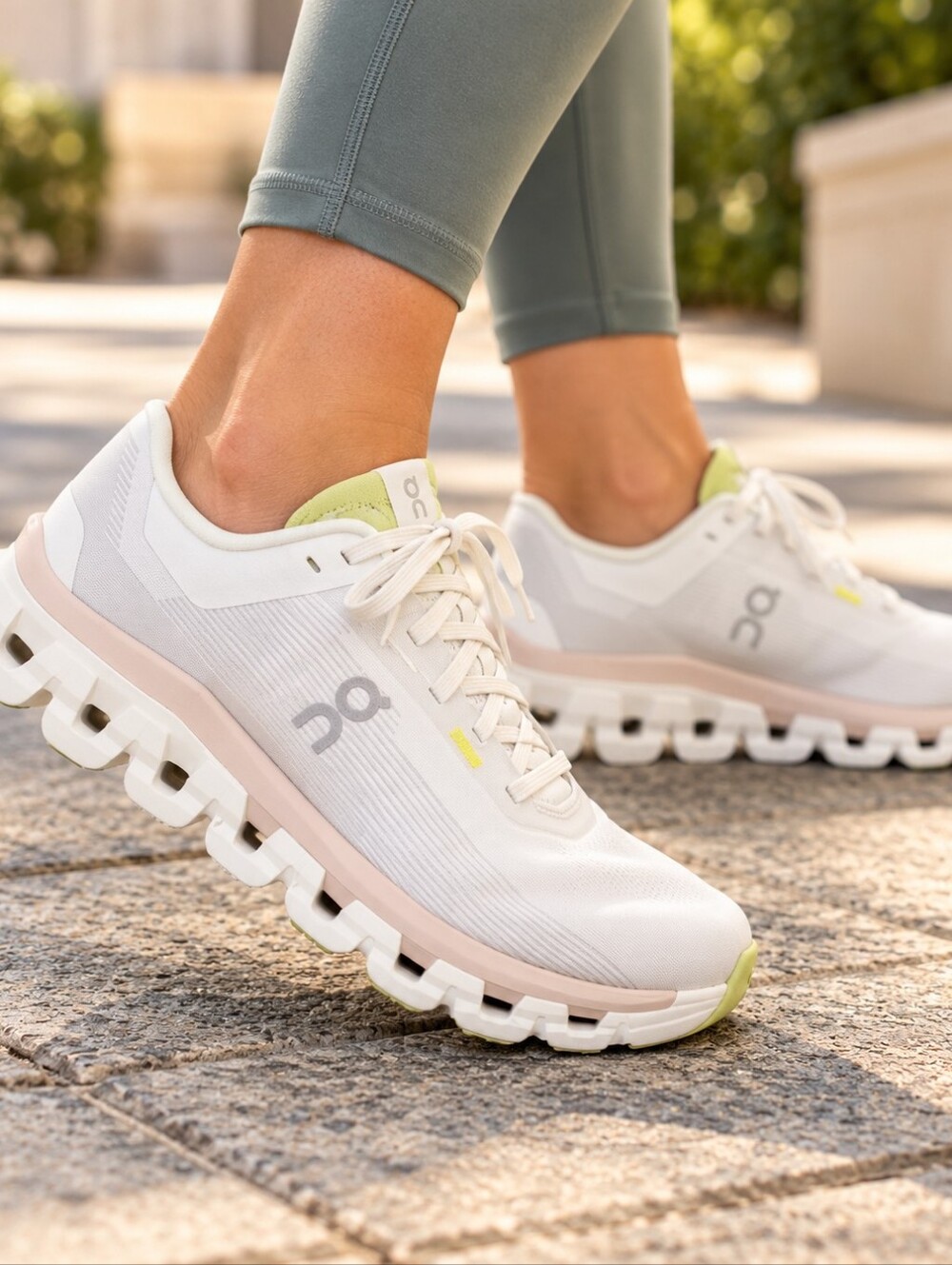 On Cloudflow 4 White/Sand Women's Running Shoe Size 9.5